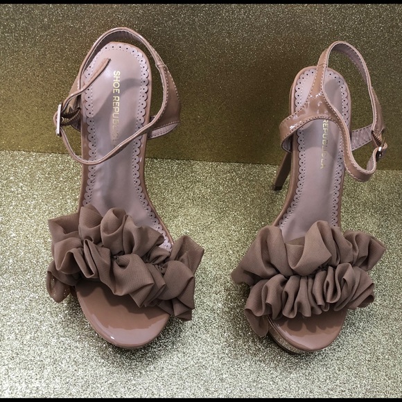 Brand new with box taupe ruffle heels - Picture 3 of 5